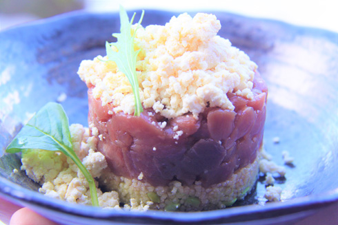 馬肉とクスクスのサラダ仕立て 豆乳のカッテージチーズ添え